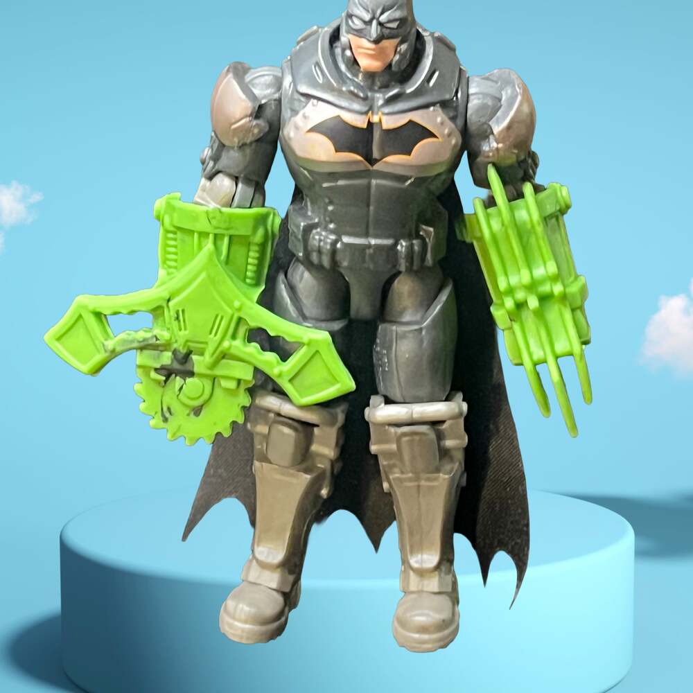 Batman 4-inch Action Figure with 2 Accessories